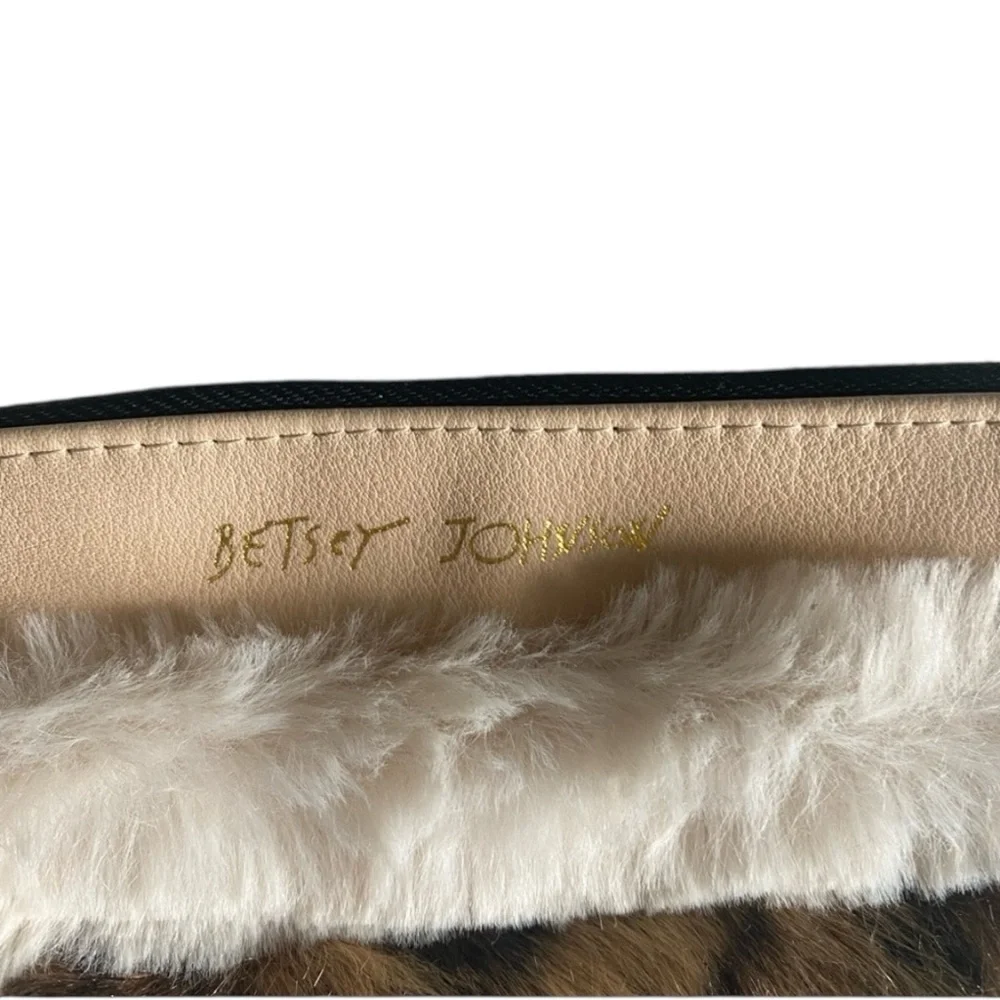 Betsey Johnson Faux Fur Wristlet Cream and Black with Leopard Print - Picture 9 of 9